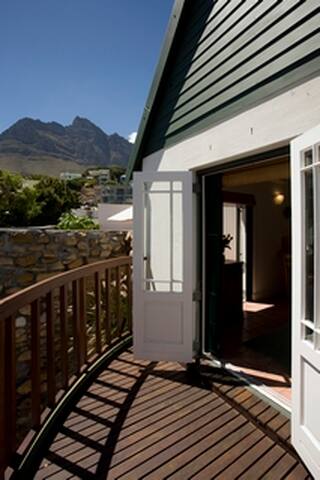 Number Two Camps Bay, Self catering gallery image 4