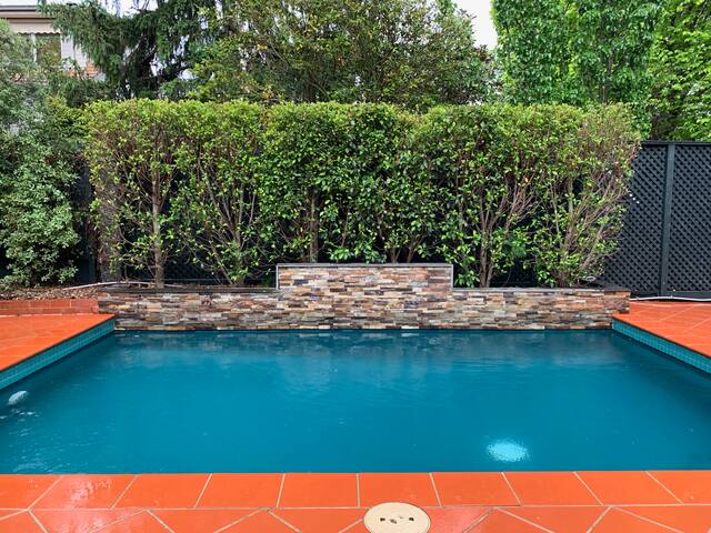 Luxury Family Home in Camberwell with pool