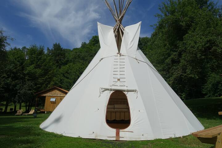 Copperhead Retreat - Tipi - Glamping