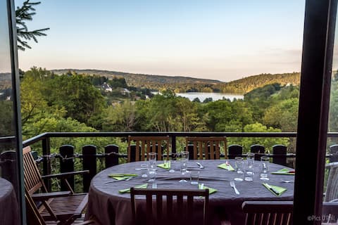 Chalet with view of Lake Aydat