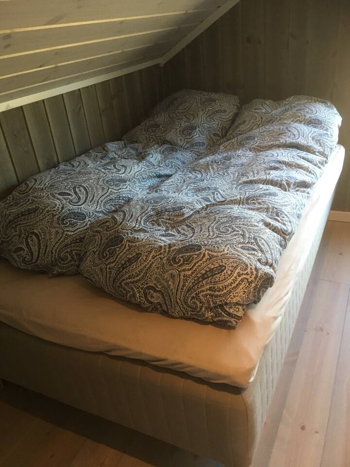 Spálňa 3: jednolôžková posteľ 90x200, 120 x 200 lôžok