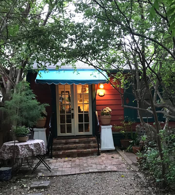 Fort Worth Guest Cottage
