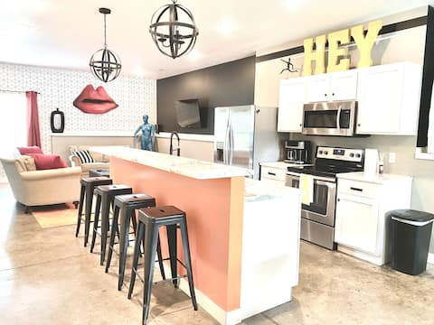 10 beds/ 4.5 bathrooms-pool table