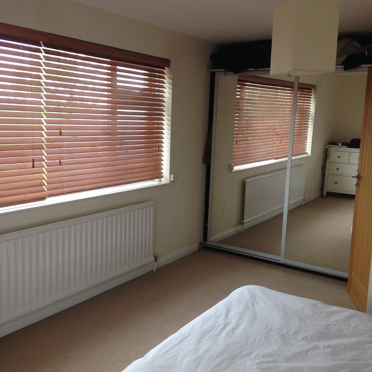 เตียงใหญ่พร้อมห้องน้ำในตัว