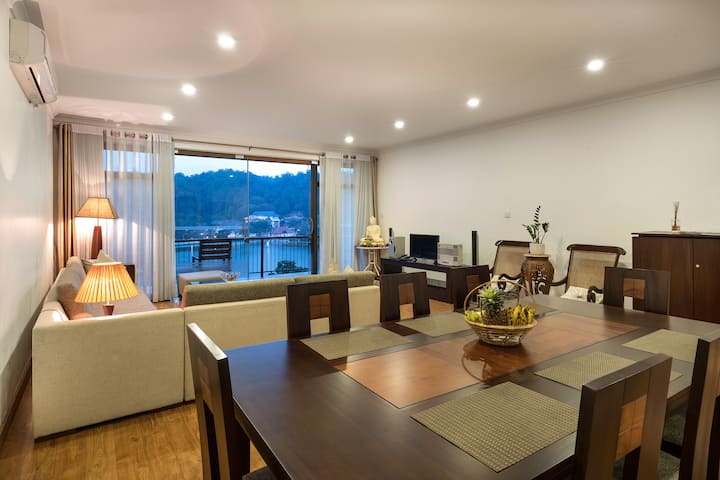 Spectacular 3-bedroom Lake View Suite - Kandy