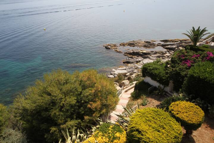 Apartment overlooking the sea gallery image 3