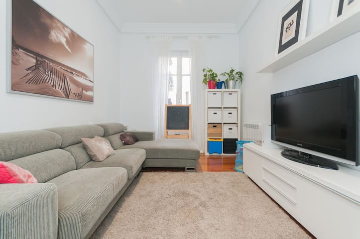 Amazing location “Peña y Goñi” family house – WIFI