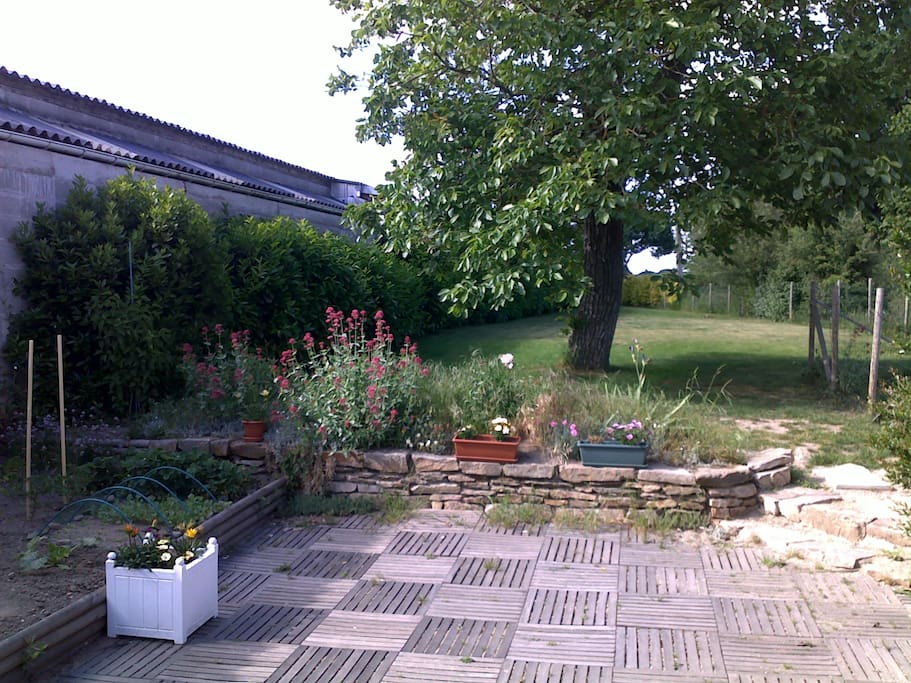 Terrasse et vue sur le jardin