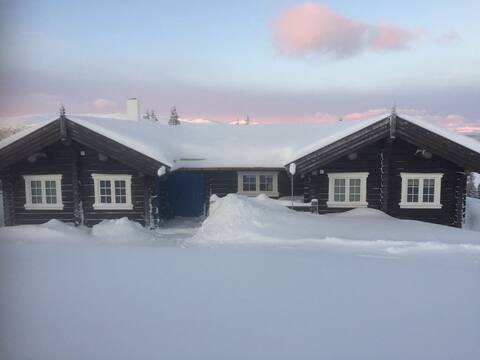 NEW LOG CABIN WITH DREAM VIEW ON GÅLÅ