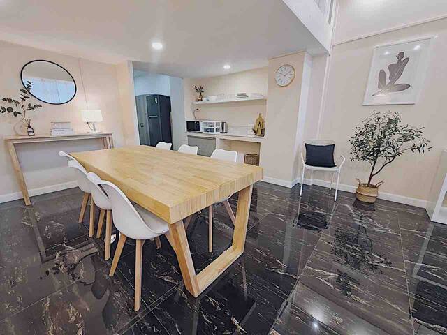 1min BTS Stylish Home/Sleep 12/6bedrooms/7bathroom gallery image 5