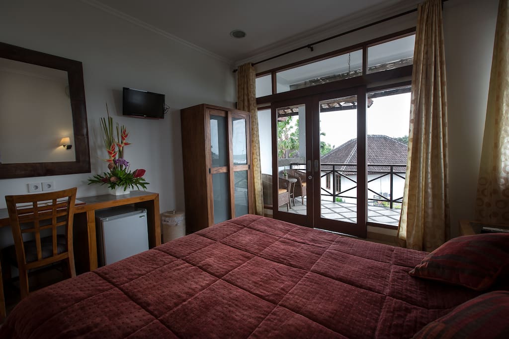 The room has all the essentials amenities for the great day:)