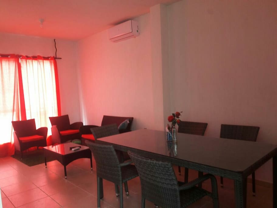 Sala y comedor con aire acondicionado