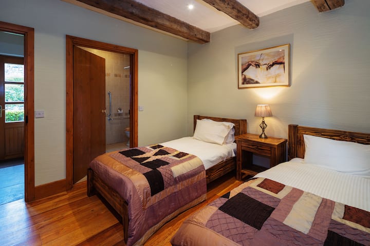 คอทเทจจัดเลี้ยงด้วยตนเอง Goldcrest