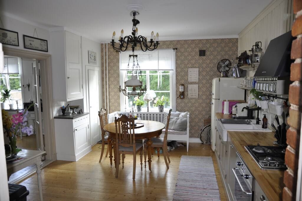 Beautiful kitchen/dining area