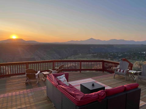 Pointe of Blessing with hot tub and canyon views
