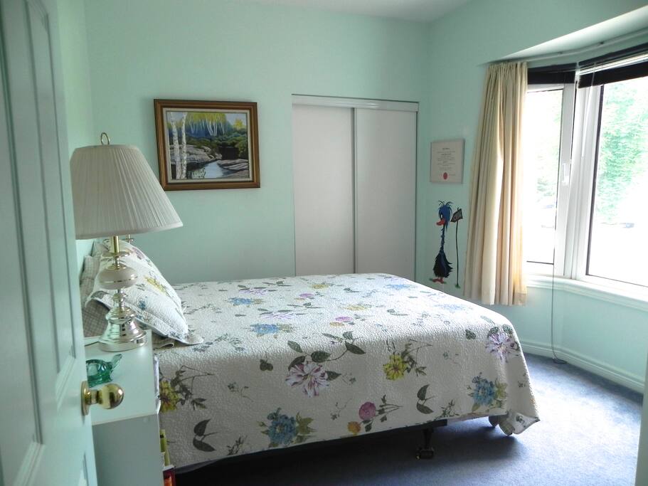 Comfortable queen bed & bay window