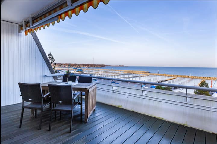 Panoramic view and the beach right in front of the door