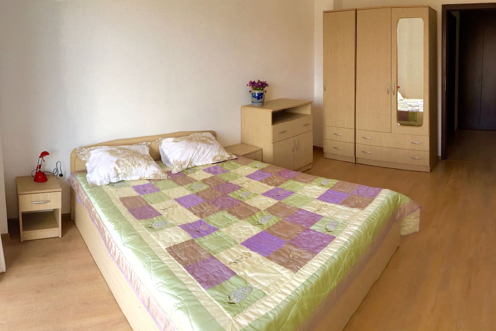 Bedroom with double bed and access to balcony
