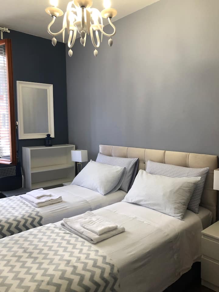 ห้องคู่ที่สองพร้อมเตียงเดี่ยว 2 เตียงหรือเตียงคู่หนึ่งเตียง 