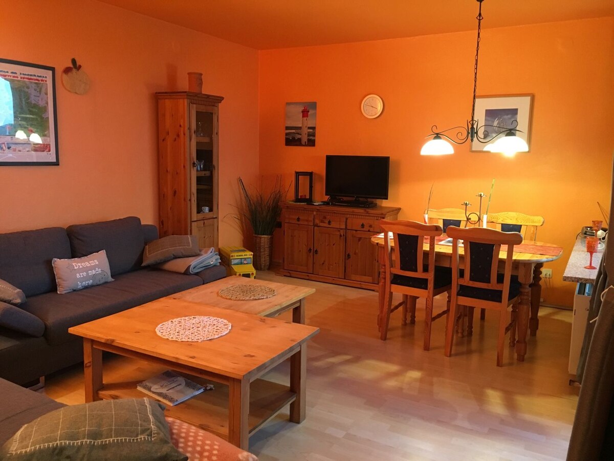 宽敞的用餐区和舒适的休息区