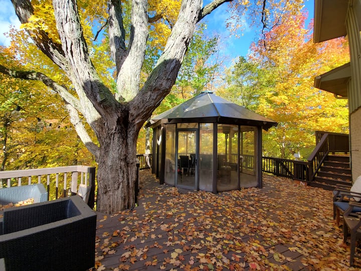 Wisconsin Treehouse Getaway! in Racine, Wisconsin, United States Airbnb