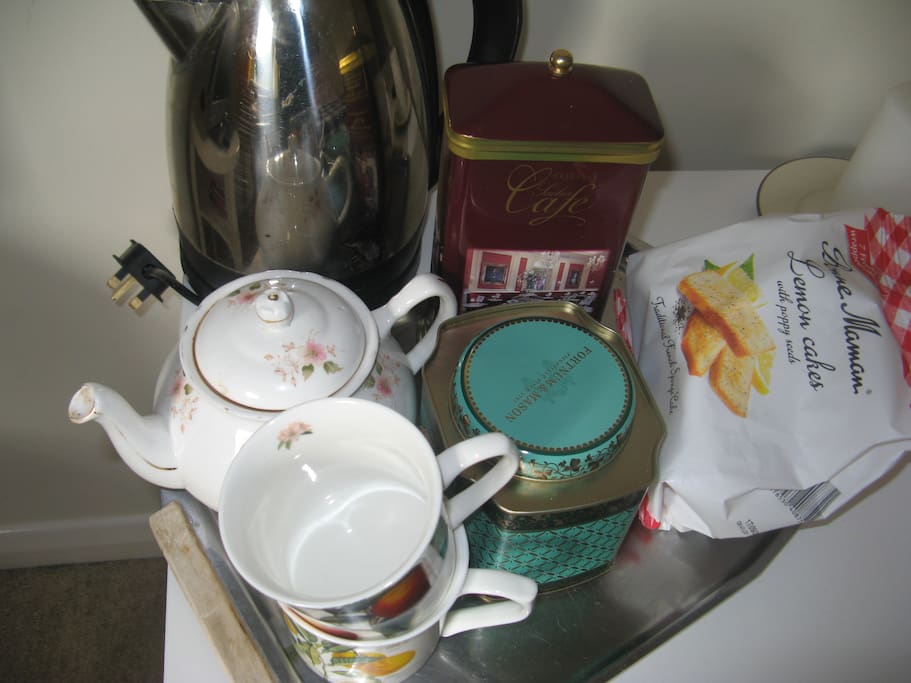 Illy Coffee, Fortnum & Mason Darjeeling Tea for early mornings.
