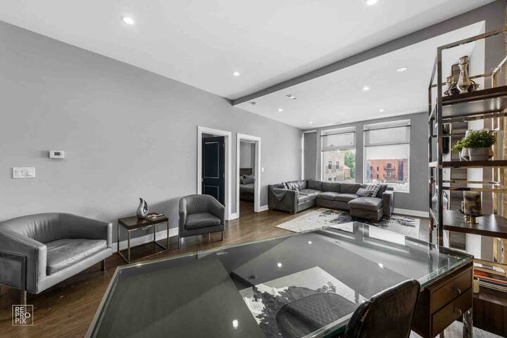 4 Bedroom Penthouse Loft in Heart of Wicker Park gallery image 4