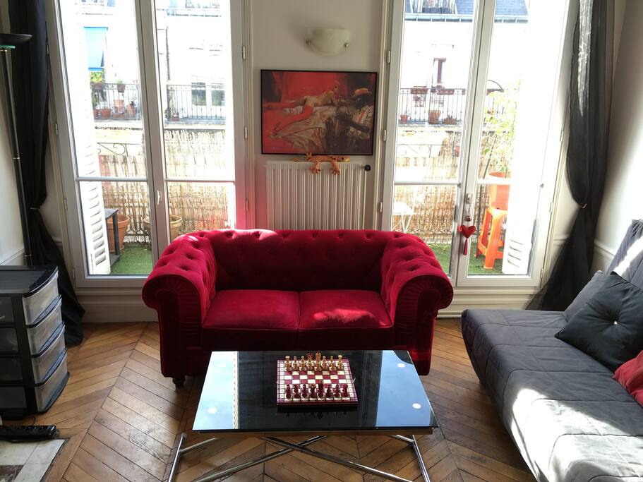The living room/ La salle à manger
