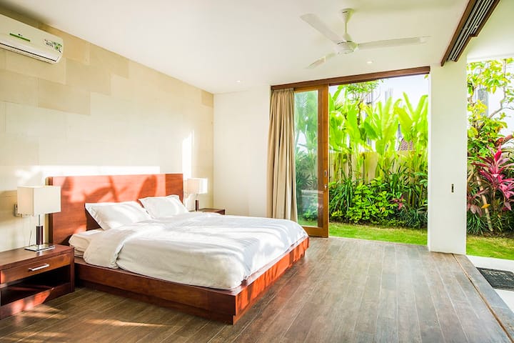 3rd bedroom on the ground floor - quiet secluded bedroom next to the garden