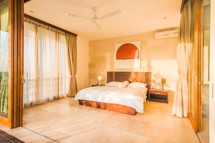 2nd Bedroom on the 1st floor overlooking the pool