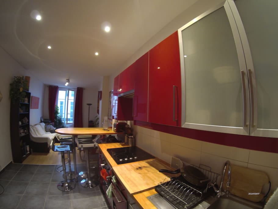 Salon / cuisine toute équipée