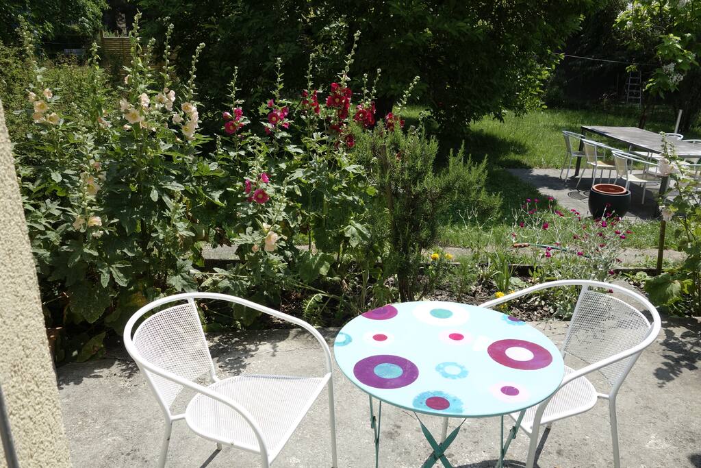 La terrasse avec accès au jardin