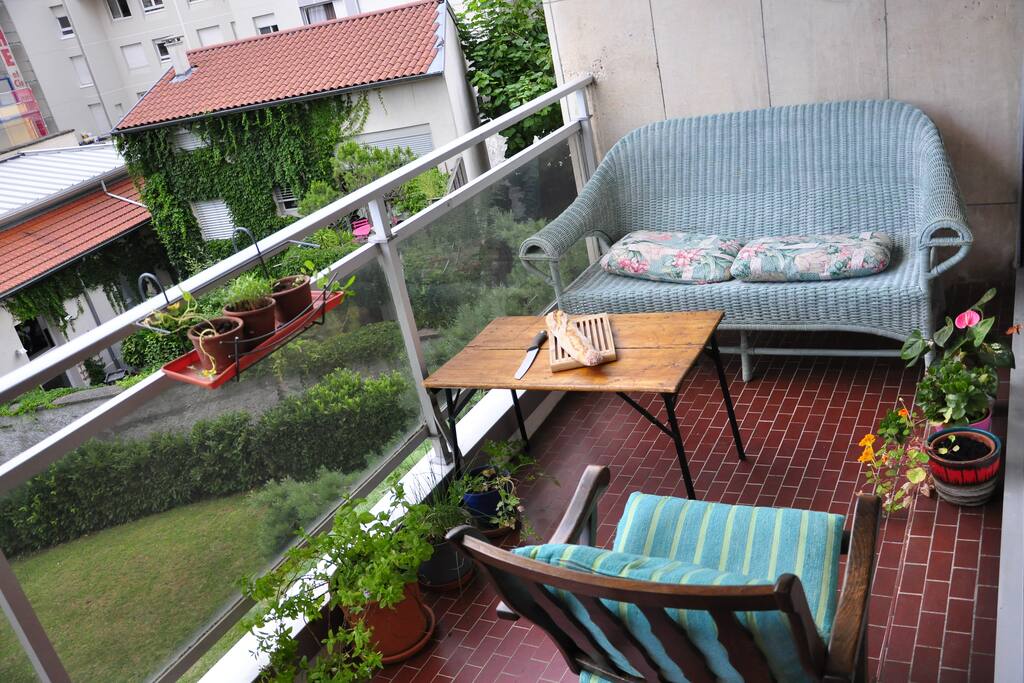 coin salon sur le balcon
