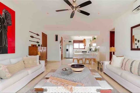 Top Airbnb: Luxury Comfort in Cartagena. Spacious 3BR/3BA Stay in Centro