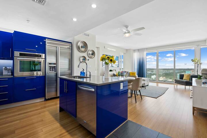 Luxury 2×2 condo, water views & hotel amenities gallery image 5