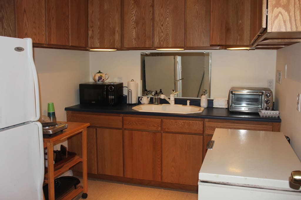 Furnished kitchenette