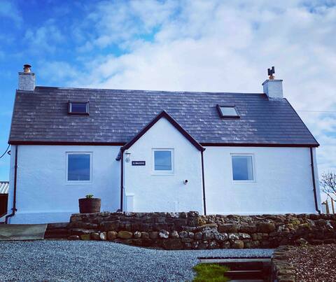 Traditional Skye cottage -sweeping scenic views