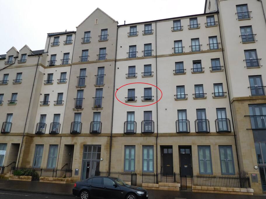 2nd floor flat in modern well maintained apartment block