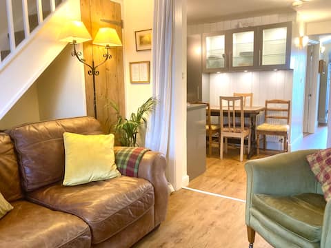 Successful Airbnb property: Garden & Parking within the Old City Walls. in Canterbury