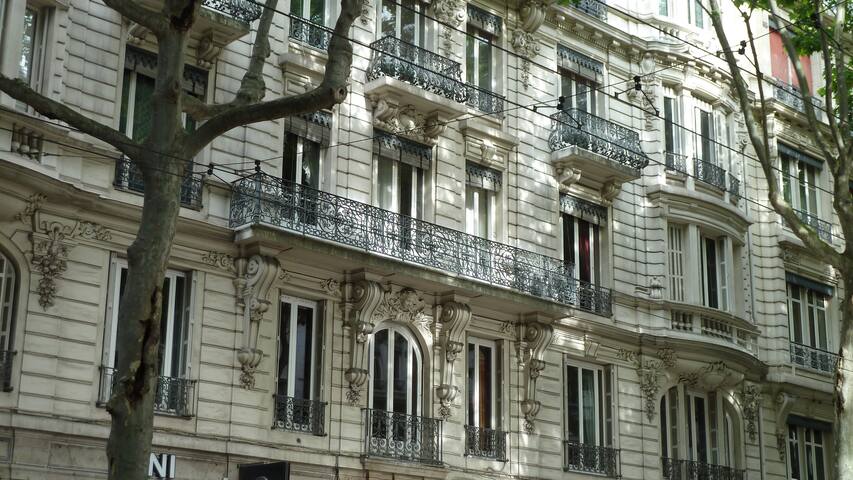 Haussmanien 105M2 (1130 sq ft) La Belle Époque A/C gallery image 2
