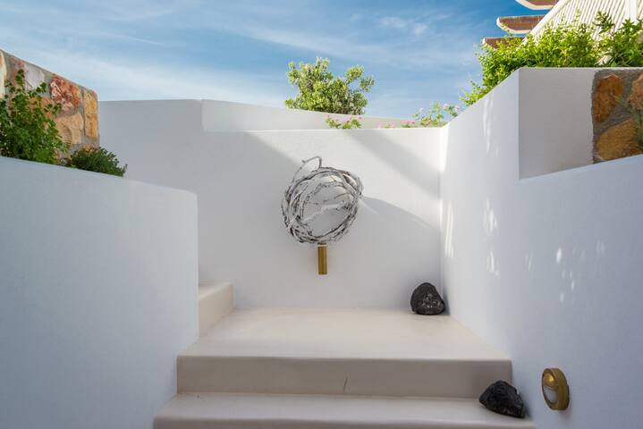 Michaela villa akrotiri-Santorini gallery image 3