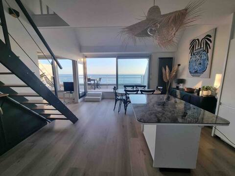 Family duplex facing the sea, direct beach
