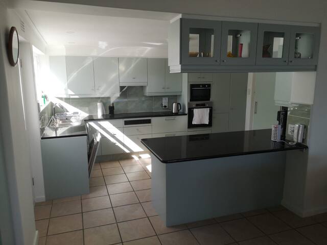 Neptunes Seat – Garden Paradise with Ocean Views gallery image 4