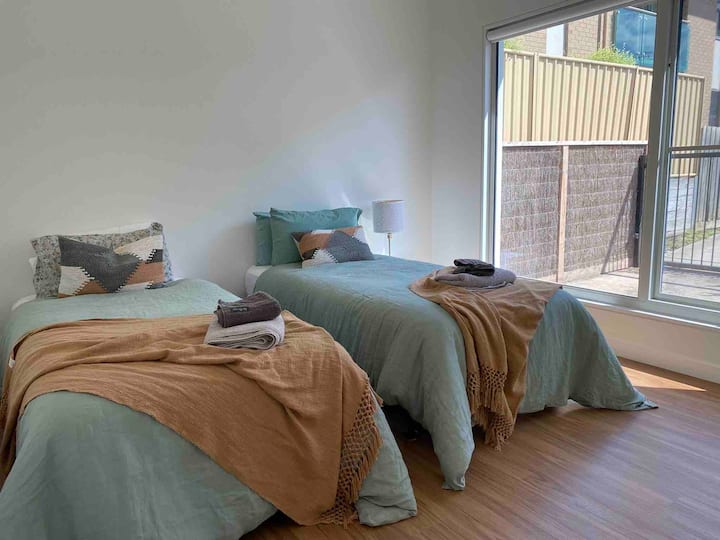 ห้องนอน 2 (Bedroom 2)
