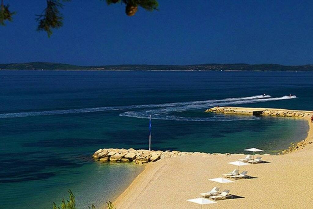 Nearest beach ( 5 minutes walk).