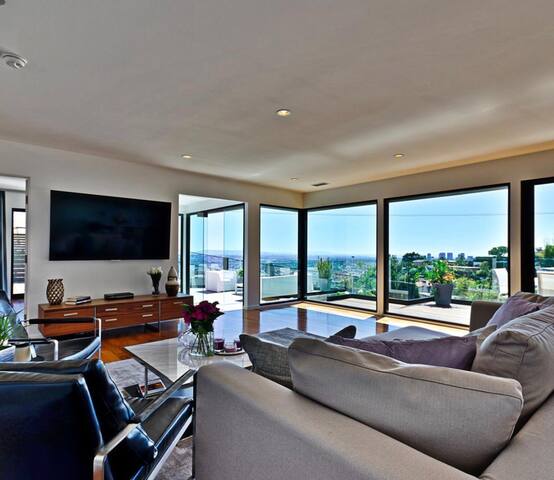 NEW MODERN 3 BED HOUSE, VIEWS !! gallery image 3