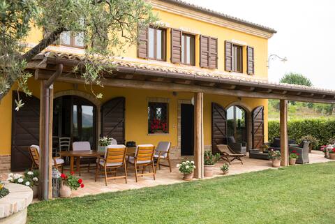 Lolìa Farmhouse - olive grove and hot tub