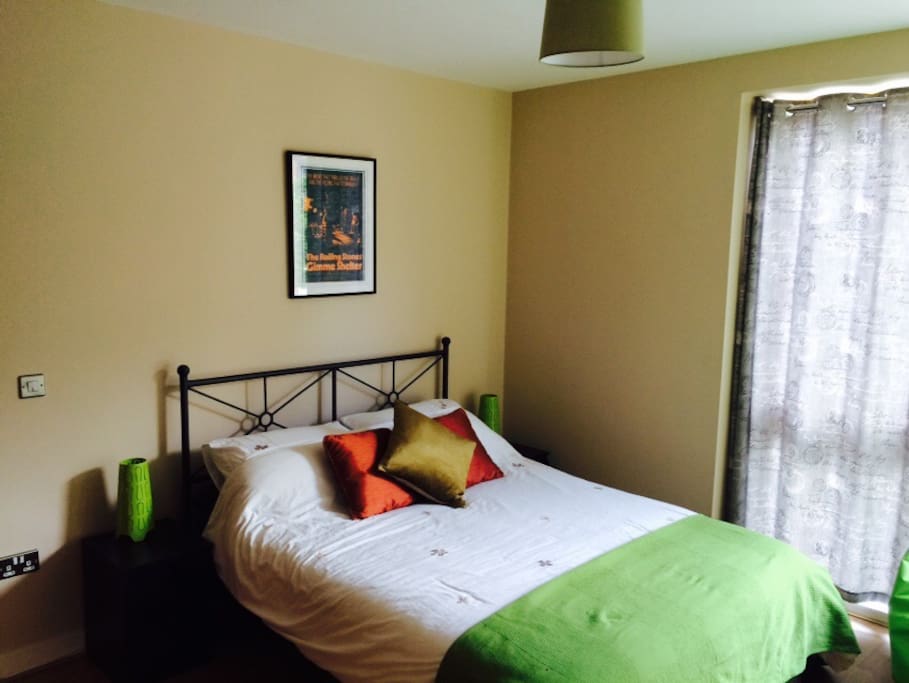 Spacious room with King size bed