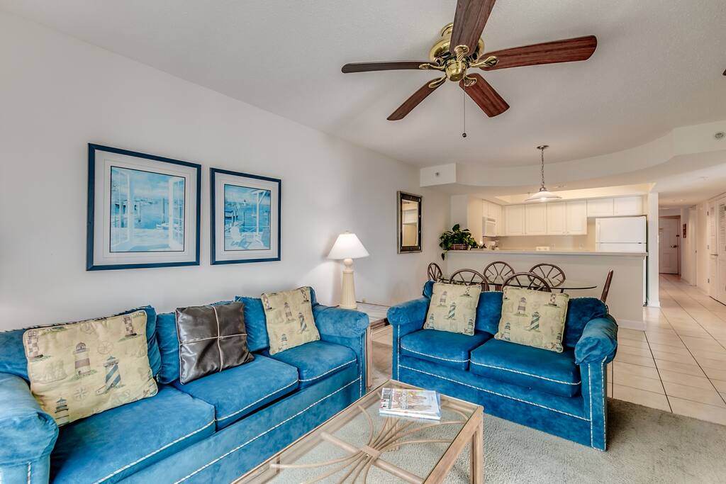Couch,Furniture,Chair,Window,Bench