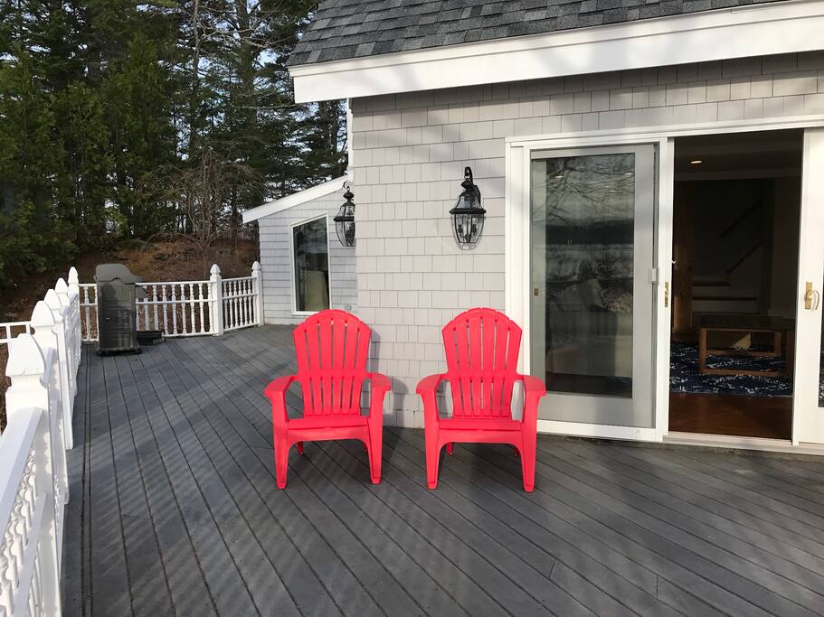 Deck with gas grill
